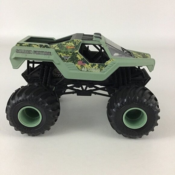 Hot Wheels Monster Jam Truck Soldier Fortune Military 1:24 Vehicle 2015 Mattel - Picture 4 of 6